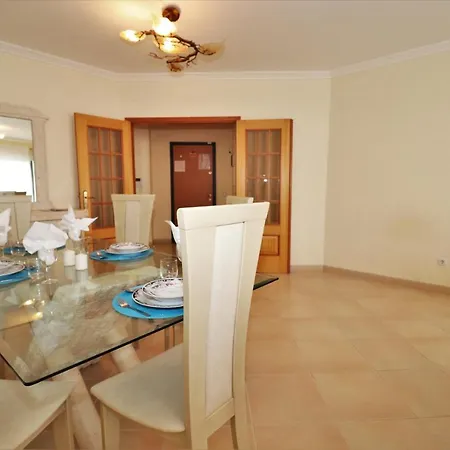 Lovely 2 -bedroom Vacation In Apartamento Quarteira