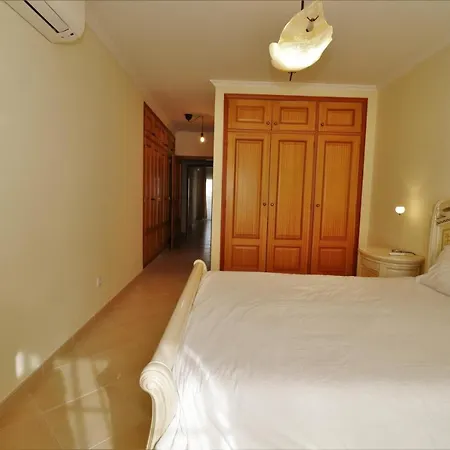 Lovely 2 -bedroom Vacation In Apartamento Quarteira